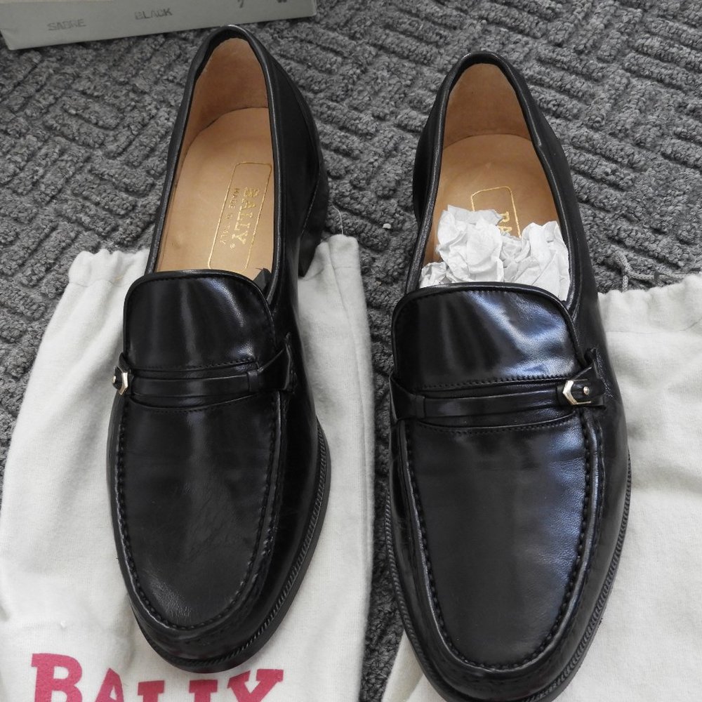 Shoes - Picture 4 of 8